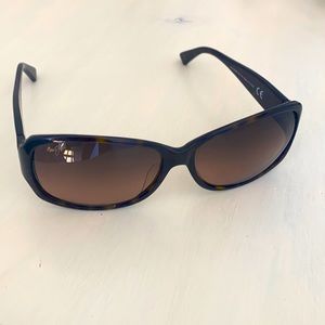 Maui-Jim tortoiseshell glasses